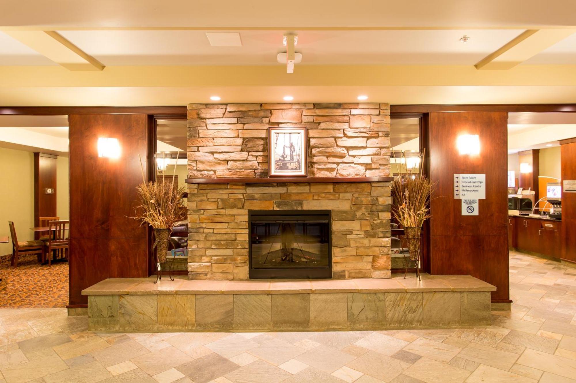Holiday Inn Express & Suites Drayton Valley By Ihg Exterior foto