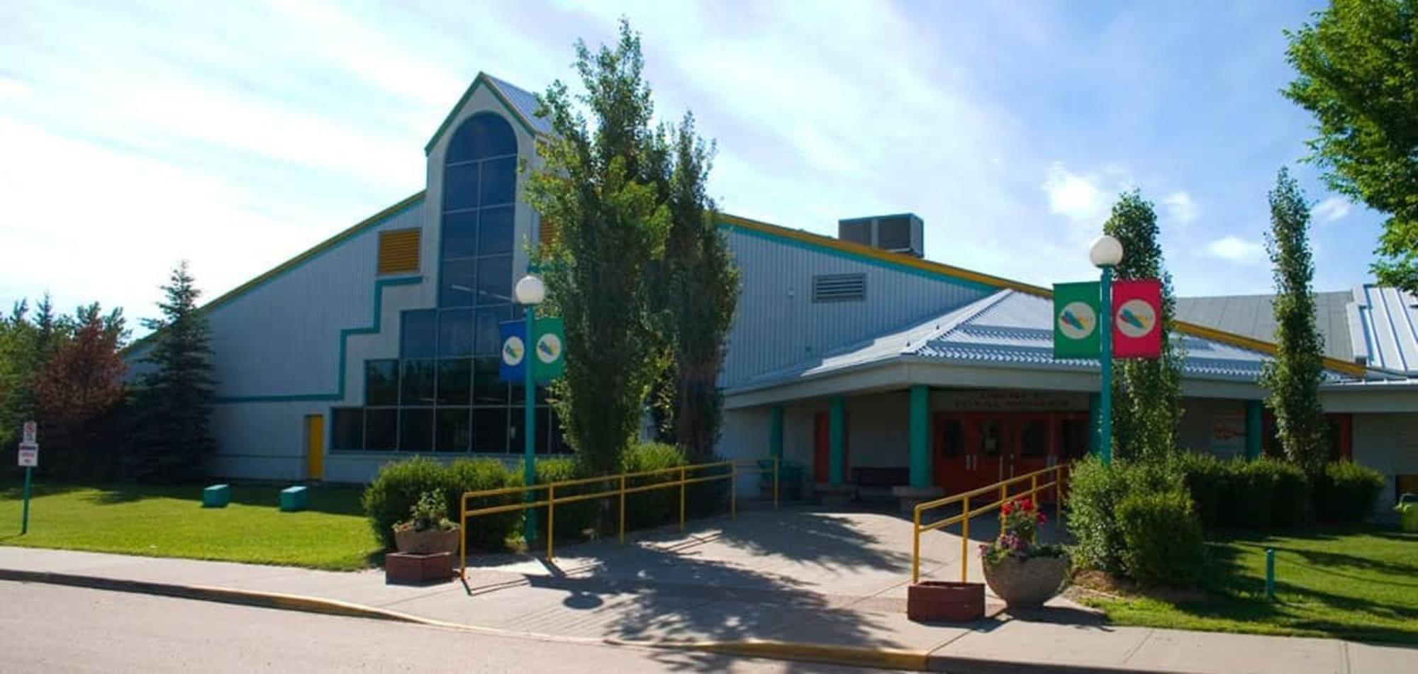 Holiday Inn Express & Suites Drayton Valley By Ihg Exterior foto